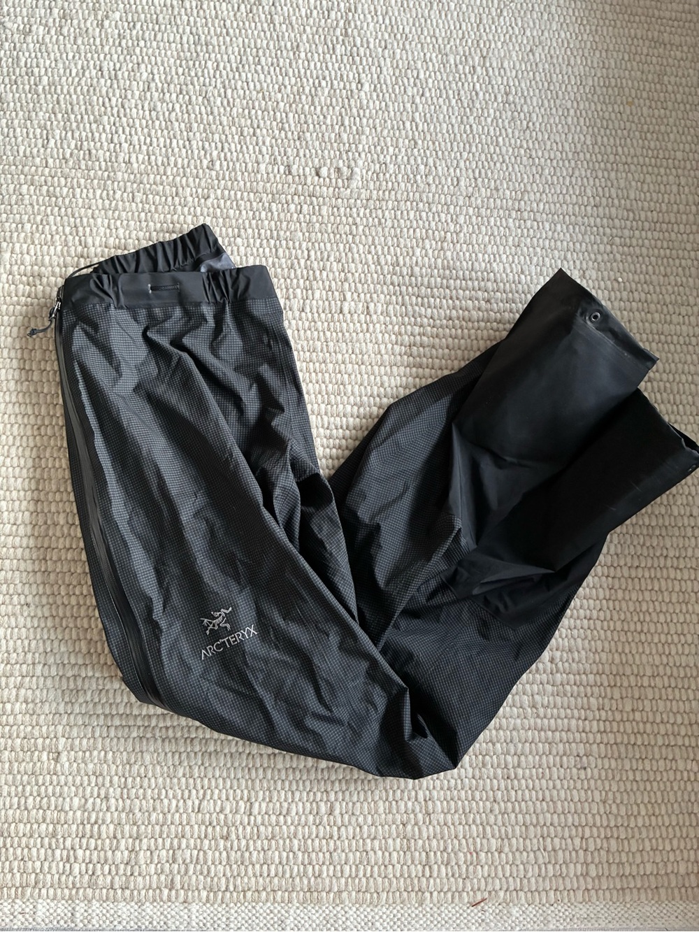Arc'teryx Women’s Black Waterproof Alpha Pants